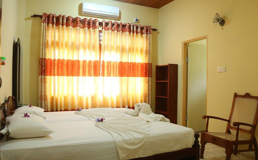 Serenity Villa Hikkaduwa Exterior photo