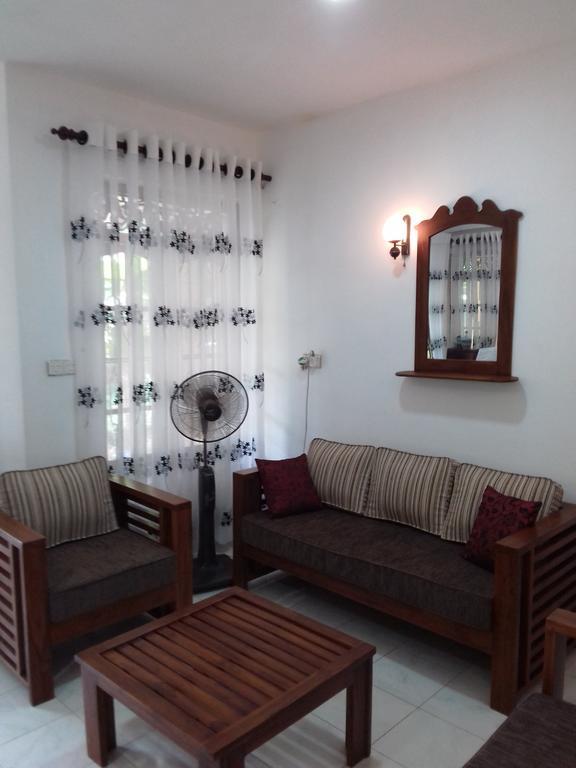 Serenity Villa Hikkaduwa Exterior photo